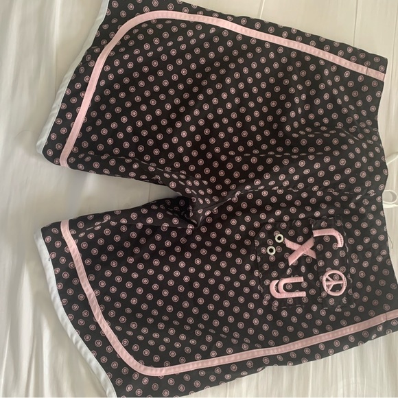 Women’s Roxy board shorts - Picture 3 of 3